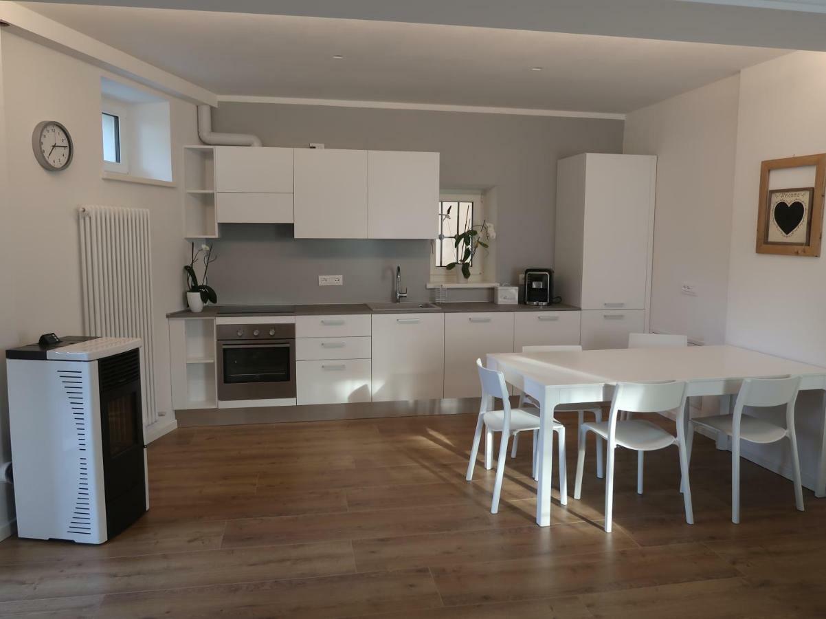 Appartamento Per Vacanze "Il Gelso" โรเวเรโต ภายนอก รูปภาพ