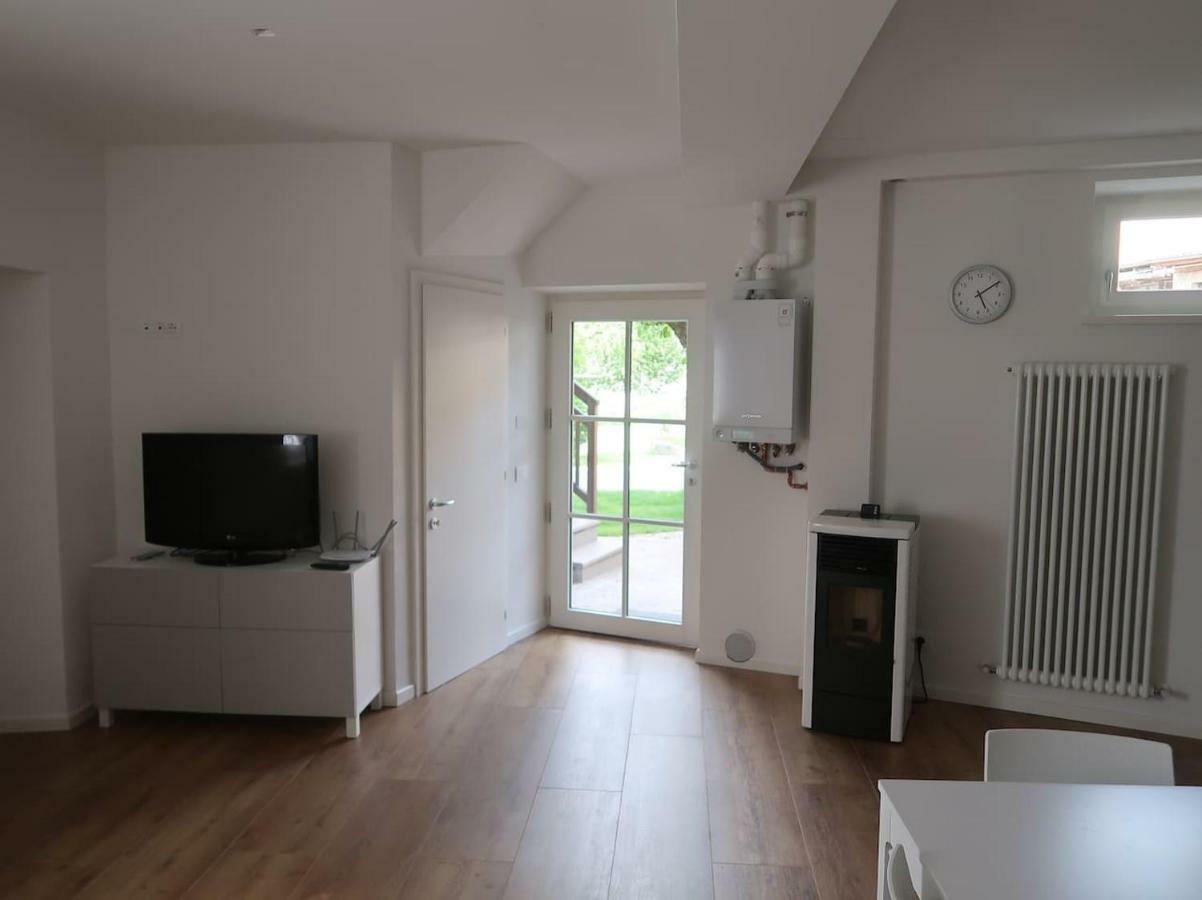 Appartamento Per Vacanze "Il Gelso" โรเวเรโต ภายนอก รูปภาพ