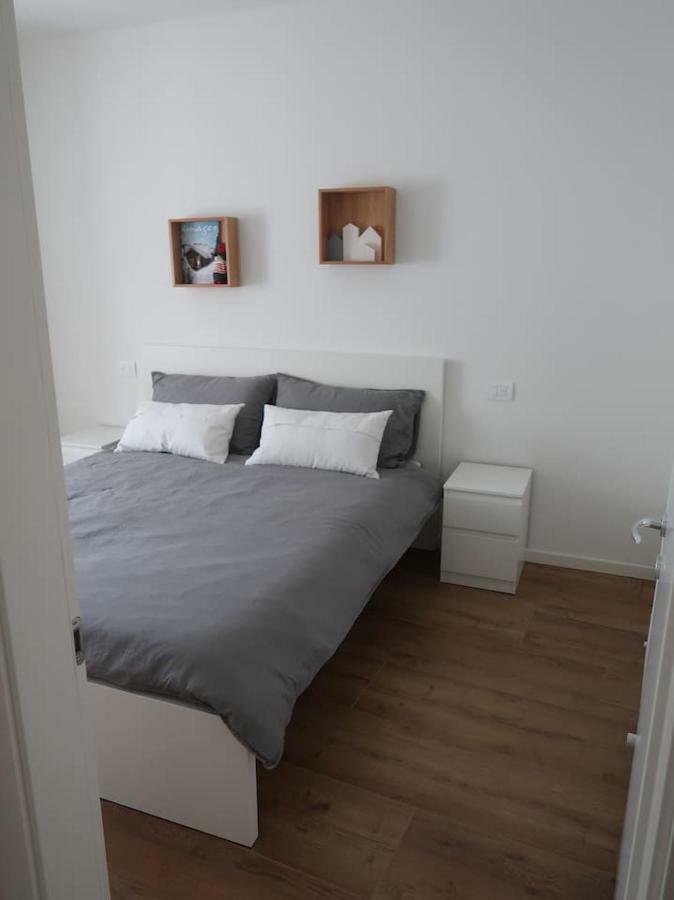 Appartamento Per Vacanze "Il Gelso" โรเวเรโต ภายนอก รูปภาพ
