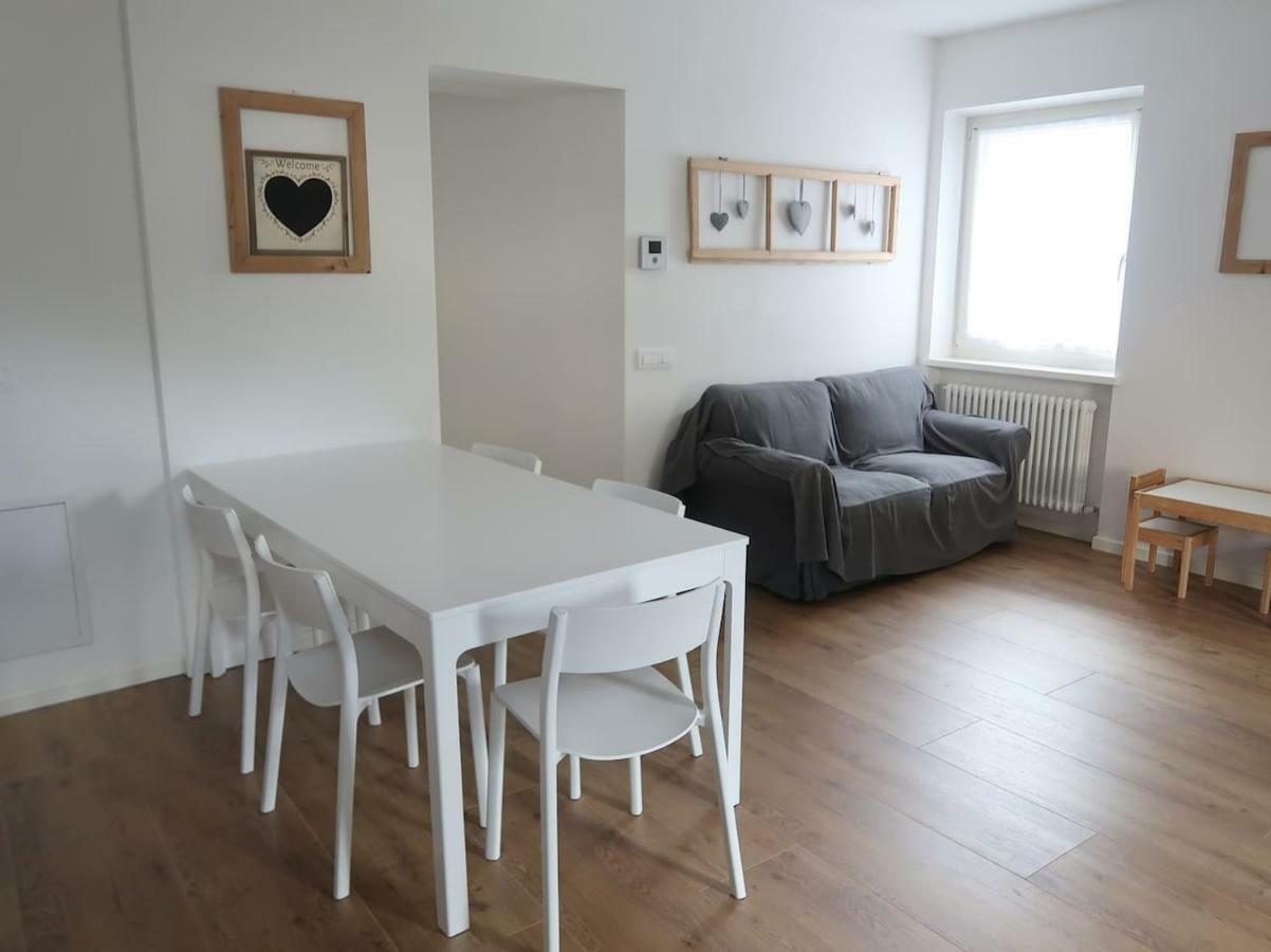 Appartamento Per Vacanze "Il Gelso" โรเวเรโต ภายนอก รูปภาพ